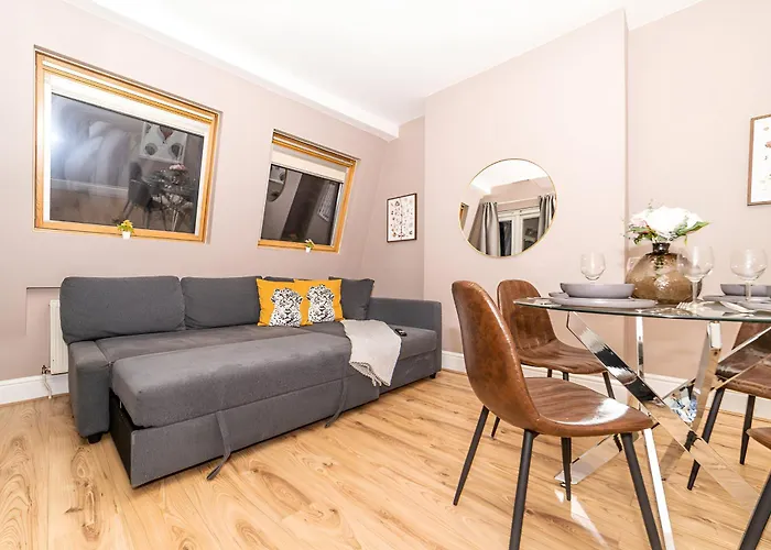 Olympia-Museums-KensingtonLondon Apartment